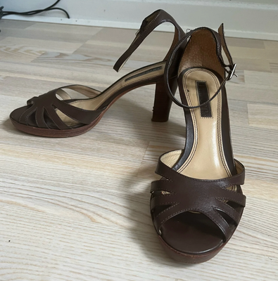 Stiletter, str. 37, Sandaler/shoes, Unisa, brun, læder, Meget velholdte sko/shoes I læder. Hæl: 8 cm