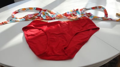 Badetøj, Bikini, Sumlovar, str. 54,  Rød,  Nylon ,  Ubrugt, Sød bikini med mønstret overdel og truss