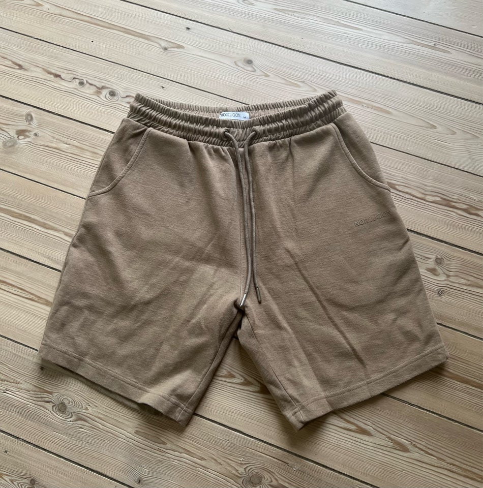 Shorts, Noreligion, str. 38