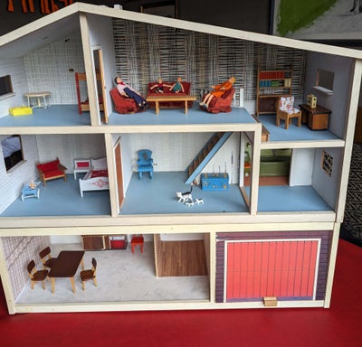 Dukkehus, med møbler og dukker, Vintage dukkehus fra Lundby (1970erne) med møbler og dukker De flest