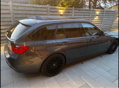 BMW 320d, 2,0 Luxury Line aut., Diesel, aut. 2013, km 295000, koksmetal, træk, nysynet, klimaanlæg, 