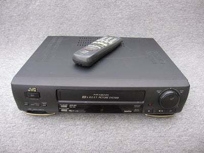 VHS videomaskine, JVC, HR-J748, Perfekt, 
- Sort,
- FIN STAND !
- Incl. fjernbetjening,
- A2 Nican -