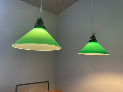 Anden loftslampe, Ukendt, Gamle skomager lamper med grøn (indvendig hvid) glas. Ø: 25 cm. Har 4 stk.