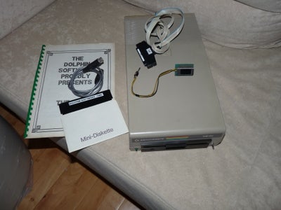Commodore 1541, tilbehør, God, Commodore 1541 floppydrev med Dolpindos 
Det hele er med se foto, køb