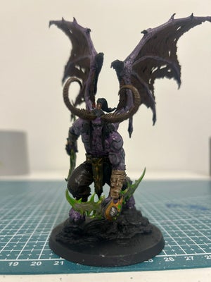 Andet, Warcraft, illidan miniature 3d printet med resin. Malet næsten færdig. 

På billede 5 kan du 