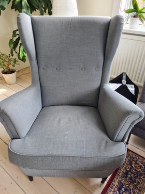 Lænestol, stof, Ikea strandmon, Mangler en knap og har mindre pletter. Ellers i god stand. Sælges gr
