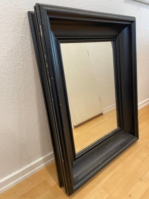Vægspejl, Stort spejl med kæmpe ramme.

Måler: 77,5 x 97,5 cm.
Dybde: 11,5 cm.
