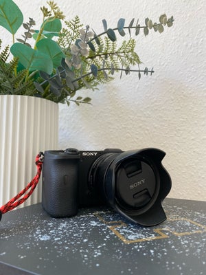Sony, A6600, Perfekt, Hey there!

I'm selling a Sony a6600 with the lens, tripod, carrier bag, memor
