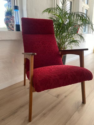 Lænestol, træ, Dansk design, Fedeste lænestol fra 1960’erne. Teak armlæn og fint rødt stof. Stof har