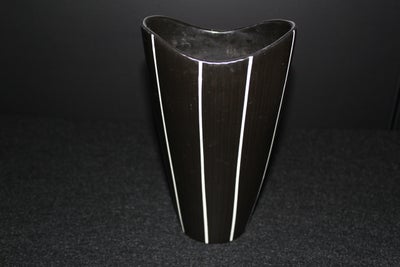 Keramik, Vase, Mambo Upsala Ekeby Gefle Sweden, Super fin sortglaseret vase med hvide striber af Lil