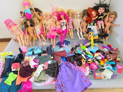 Barbie, Masser af barbie og lidt bratz og hasbro dukker

Alle dukker (12 barbie, 2 ken og 8 div.) in