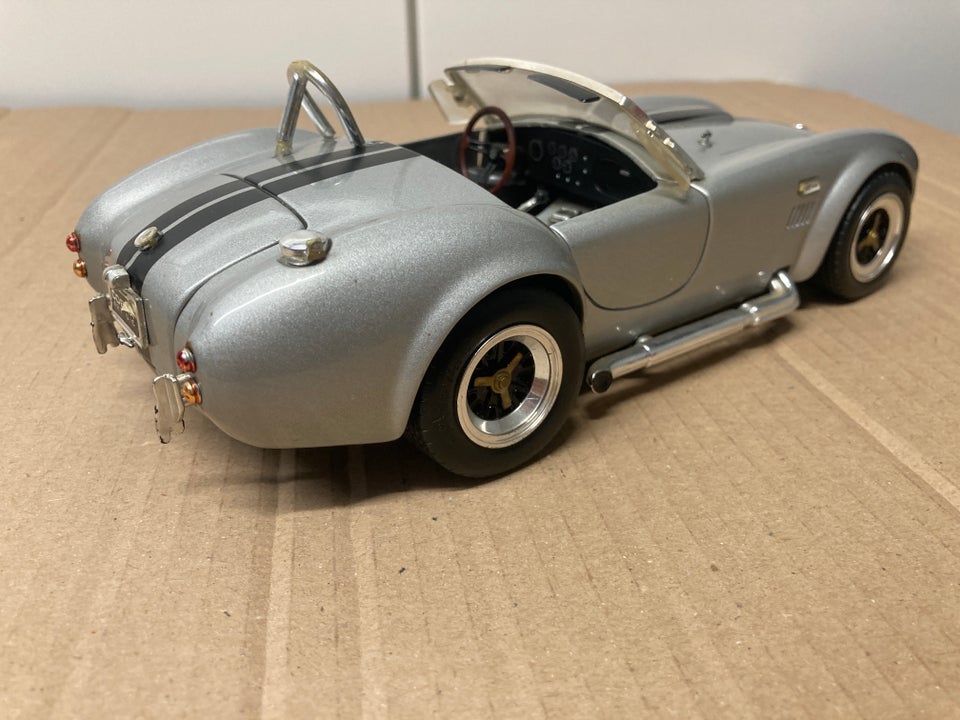 Modelbil, Shelby Cobra 427S/C 1/18, skala 1:18