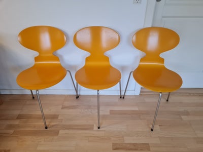 Arne Jacobsen, Myren, Stol, 3 stole myren af Arne Jacobsen med 3 ben i super flot farve sælges. Fast