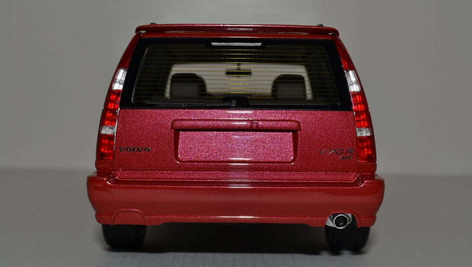 Modelbil, DNA Volvo V70R, skala 1:18