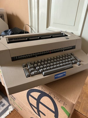 IBM, elektrisk skrivemaskine, Elektrisk skrivemaskine fra IBM.

Kender ikke til funktionaliteten, me