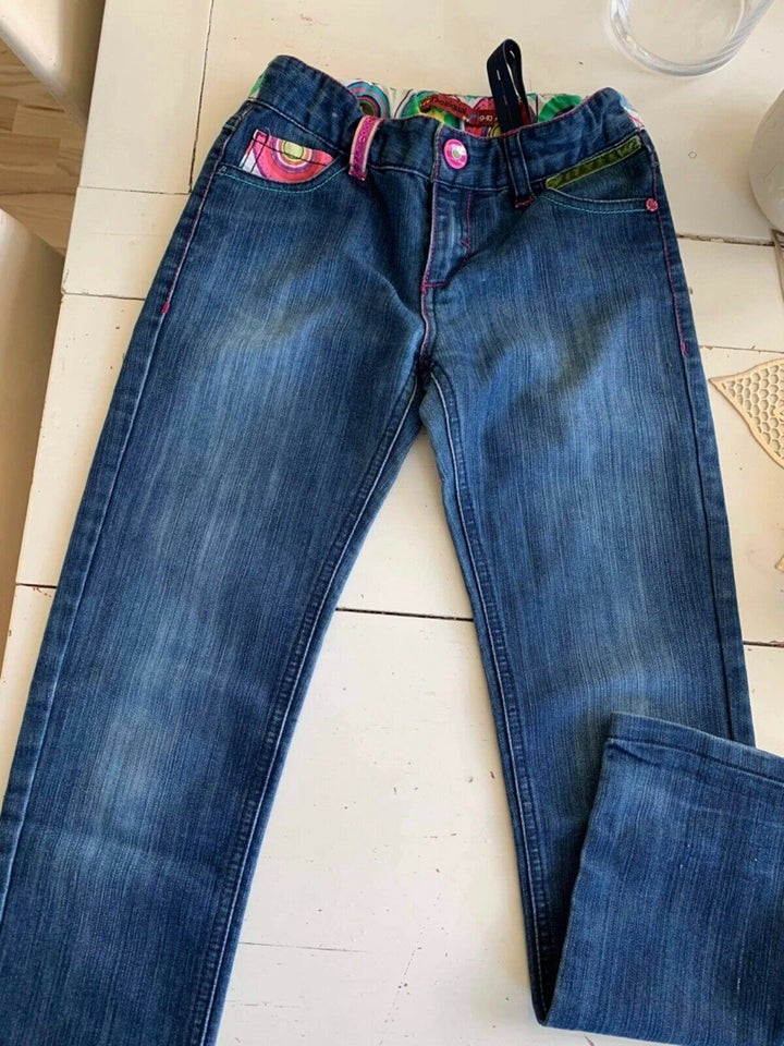 Jeans, Bløde Jeans bukser med detaljer og i talje, Desigual – dba.dk – Køb og Salg af Nyt og Brugt