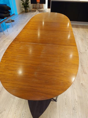 Spisebord, b: 100 l: 170, Stort ovalt spisebord i kraftigt brunt træ. Inkl. 2 tillægsplader. Samlet 
