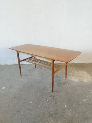 Sofabord, teaktræ, b: 50 l: 120 h: 53, Elegant teak sofabord i flot stand