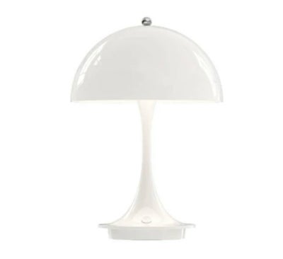 Anden bordlampe, Panthella portable bordlampe højde 23 cm og Ø16 cm.

Panthella er designet af Verne