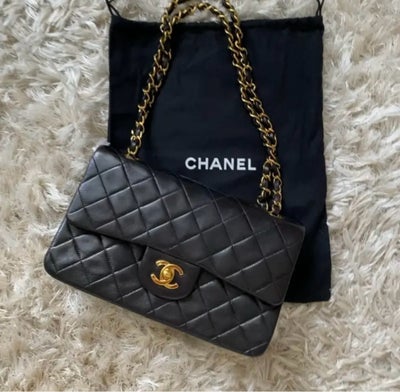Skuldertaske, Chanel, skind, Chanel classic double flap taske i small - vintage. 

Tasken er belagt 