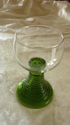 Glas, Vinglas, Rømer, Holmegaard, uden indgraveringer.
Højde cm 13
Diameter/åbning cm 6,5
Stk pris k
