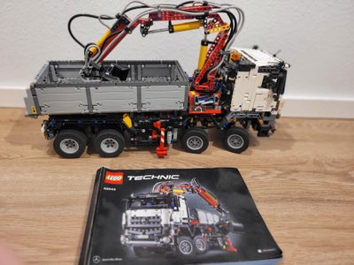 Lego Technic, 8258, Lego technic lastbil med byggevejledning, der mangler et par klistermærker, er i