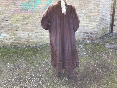 Pels, str. 40, Saga Mink,  Mahogni,  God men brugt, Flot minkkåbe med rigtig mange skind. .Reparatio