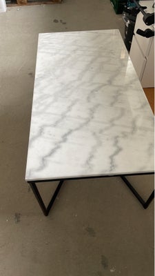 Marmorbord, marmor, b: 60 l: 120 h: 46, Sofabord med marmorplade. Er brugt og har ridser på overflad
