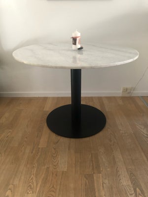 Spisebord, Marmor, Bovento, Hvid marmorbord med fod i sort pulverlakeret metal.

Diameter 110 cm
Høj