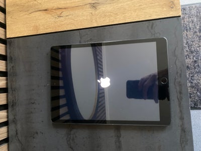 iPad 7, 32 GB, sort, Perfekt, 10,2 iPad gen 7 32 gb med sim-kort 4g og den har panserglass på og kom