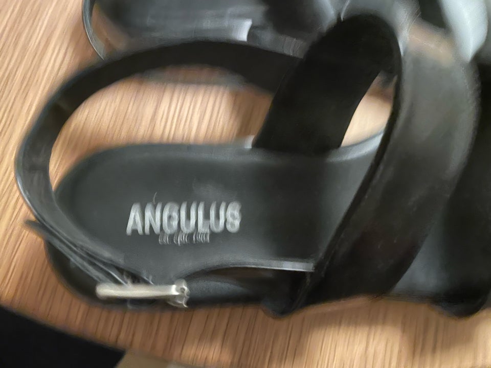 Sandaler, str. 41, Angulus