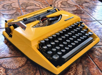 Skrivemaskine, Adler Tippa S Rejseskrivemaskine, 

Sælger min ualmindelig coole Retro / Vintage skri