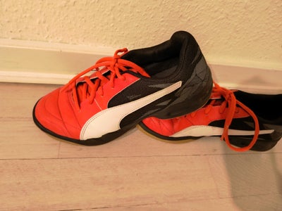 Sportssko, str. 37, Puma, drenge, Et par fine Puma sko i str. 37.5.
Sender gerne.