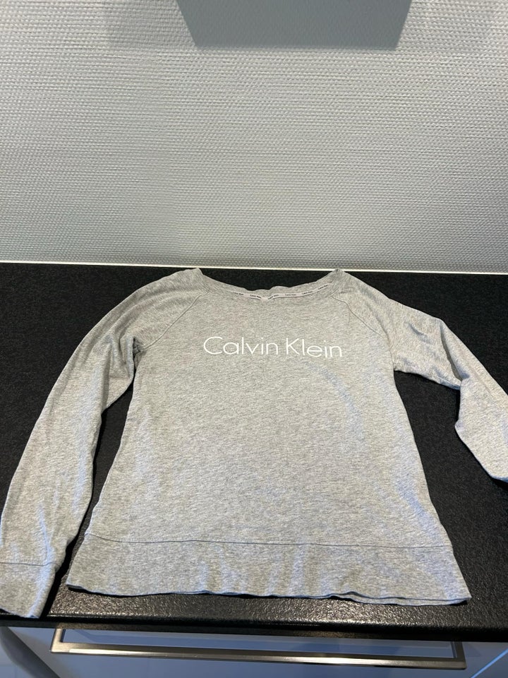 T-shirt, Levis & Calvin Klein, str. 36