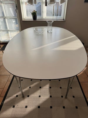 Spisebord, b: 120 l: 180, Flot ovalt nyere spisebord, - ingen skrammer eller ridser. Ben kan skrues 