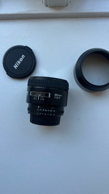 Nikon, 85mm f/1.8 AF, Perfekt, Jeg sælger dette objektiv da jeg ikke får brugt mit Nikonkamera mere.