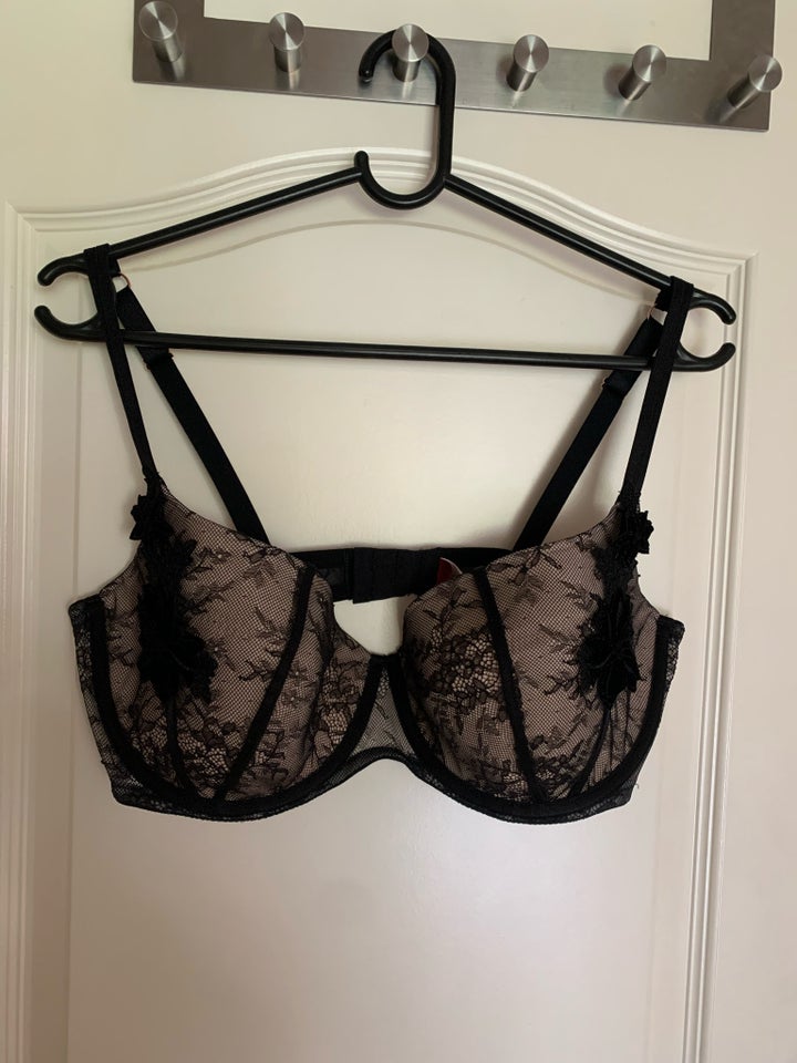 BH, Hunkemöller, str. 85E