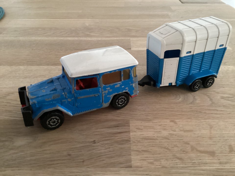 Modelbil, Majorette Toyota med Hestetrailer, skala 1:36