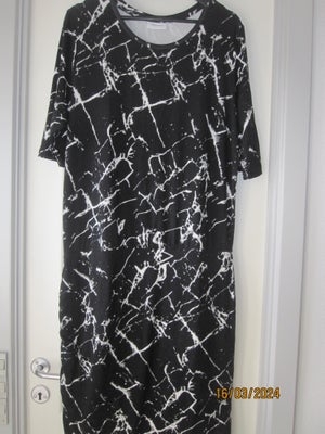 Anden kjole,  Therese, str. XL,  sort mønstret, , ,  viscose+spandex,  Næsten som ny, Flot lang kjol