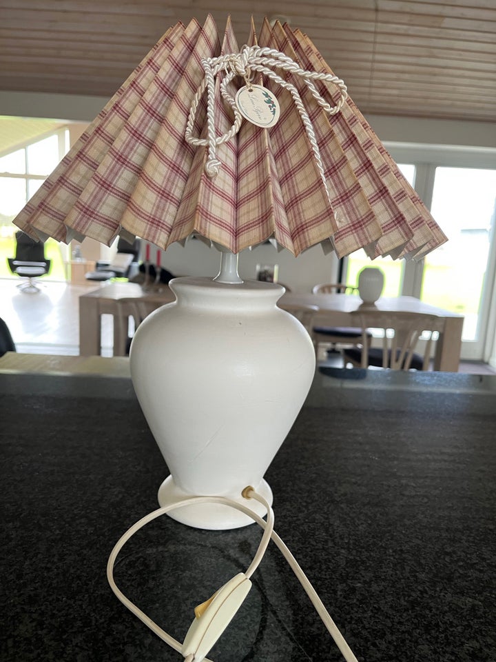 Anden bordlampe, Ukendt