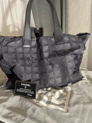 Skuldertaske, Chanel, nylon, Vintage CHANEL Travel Bag
Inkl. dustbag og verifikations kort

Denne sm