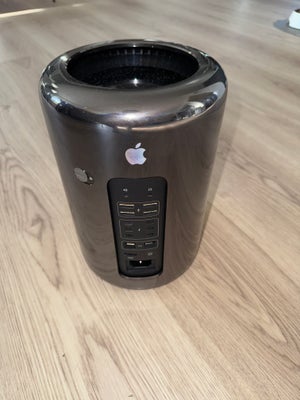 Mac Pro, Xeon E5, 2,7 GHz, 32 GB ram, 500 GB harddisk, God, Har 3 stk. ved køb af alle tre kan vi sa