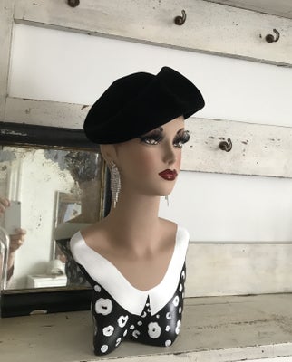 Hat, fransk vintage, str. one size, Fransk vintage hat

den håndmalede mannequin er til salg for kr.