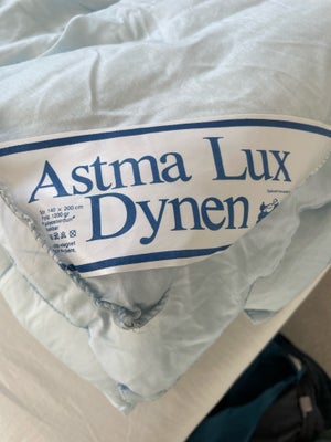 Dyne, Astma Lux Dynen, 2 allergivenlige dyner med 1200 g polyesterfyld. 
Kan vaskes. Brugt 2 nætter.