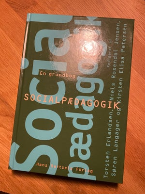 Socialpædagogik - en grundbog, Niels Rosendal Jensen, Søren Langager, Torsten Erl, år 2013