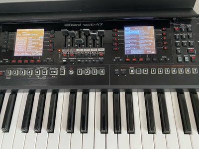 Keyboard, ROLAND E-A7, Her har Roland fyldt det hele i , står som ubrugt, ny pris mellem 10 og 12000