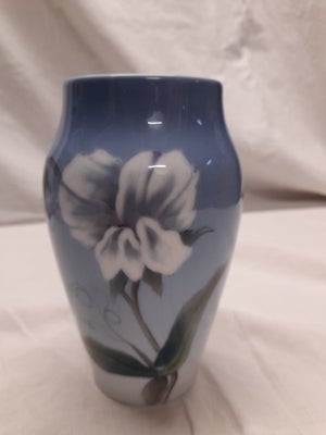 Porcelæn,  Vase nr 2668 / 2037, Royal Copenhagen, 1. Sortering og fejlfri

Kan sendes for købers reg