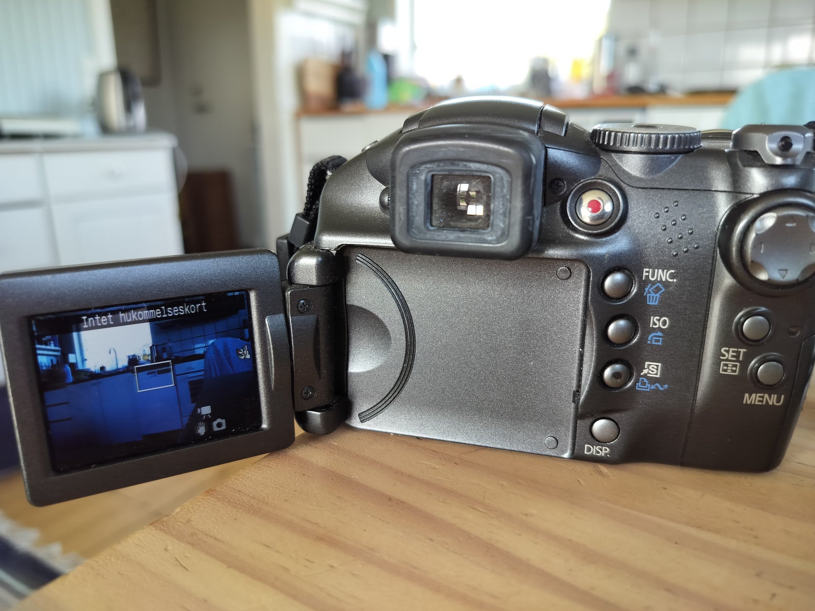 Canon, PowerShot S3 IS, 6.0 megapixels