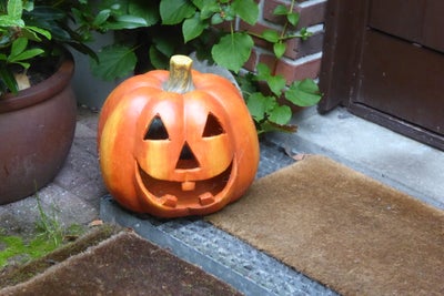 Græskar - halloween, 32cm højt med diameter på 30cm - af keramisk materiale og altså ikke brandfarli