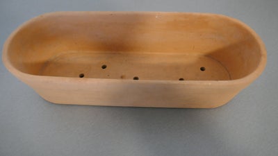Urtepotte - Rødler, Aflang potte med dræn i bunden. Fin stand.
Mål: L 29 cm x 11 cm. H 7 cm.
Har fle